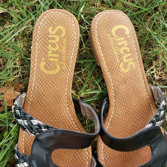 Sam Edelman Circus Bethany Sandals - Picture 2 of 5